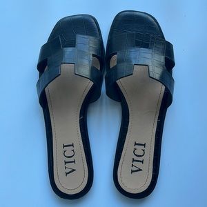 BRAND NEW IN BOX Vici Fausta Sandal